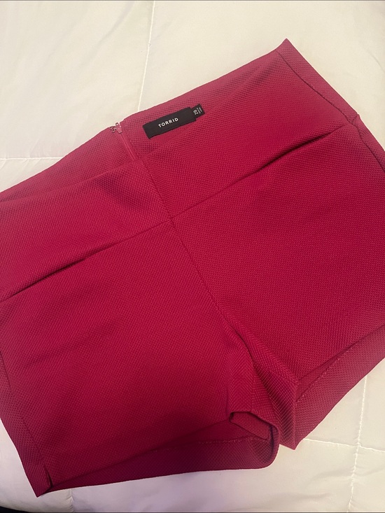 Torrid Pants - Torrid Magenta High-Waist Textured Shorts Size 20 NWOT